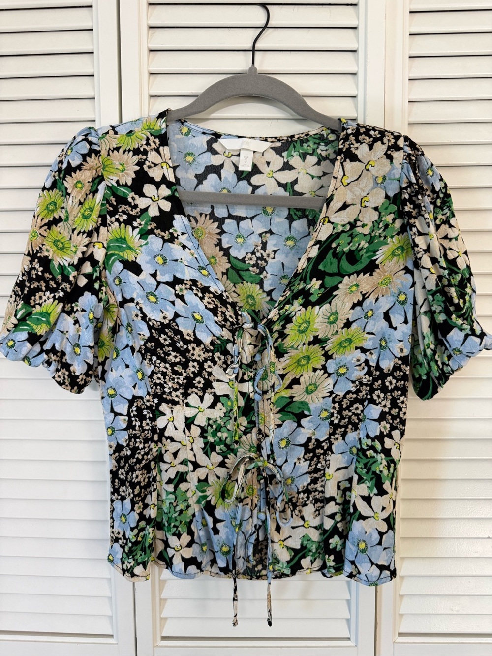 H&M Floral V-Neck Tie Front Floral Short Sleeve Blouse Sz EU 34 / UK 6 / US 4